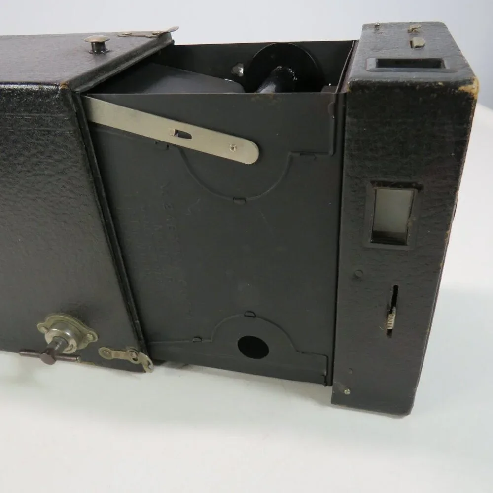 Kodak No. 2A Brownie, Model B Camera w wear, handle missing